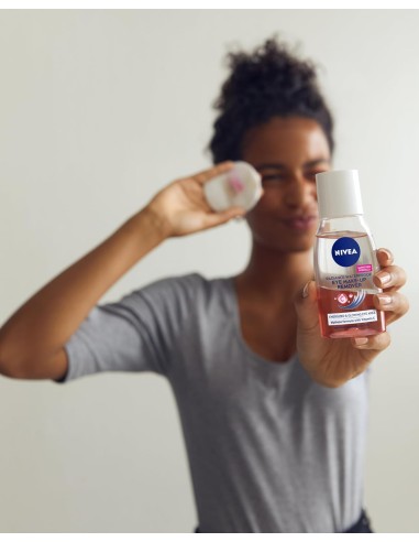 nivea skincare illuminante cofanetto: crema giorno + struccante + labello: tuttocasashop.it: igiene e cura della persona